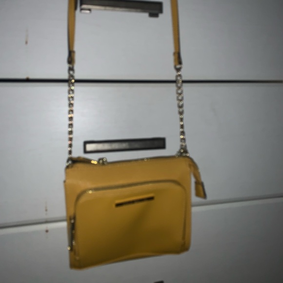 CROSSBODY STEVE MADDEN BAG💛 - Picture 3 of 3
